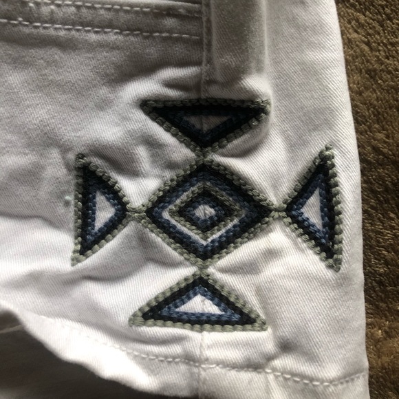 White Vans Shorts - Picture 2 of 3